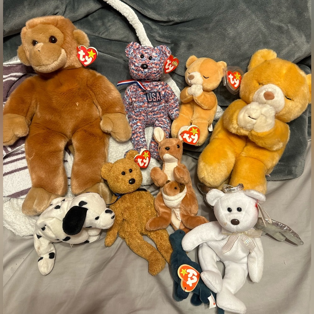 All different kinds of authentic beanie babies collectibles 90’s y2k